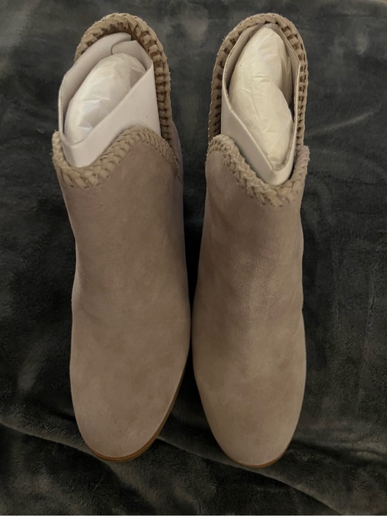 FRYE AND CO. Shoes - Frye Phoebe Braided Women’s Size 7M Suede Ankle Booties Lilac. Slip On Style.